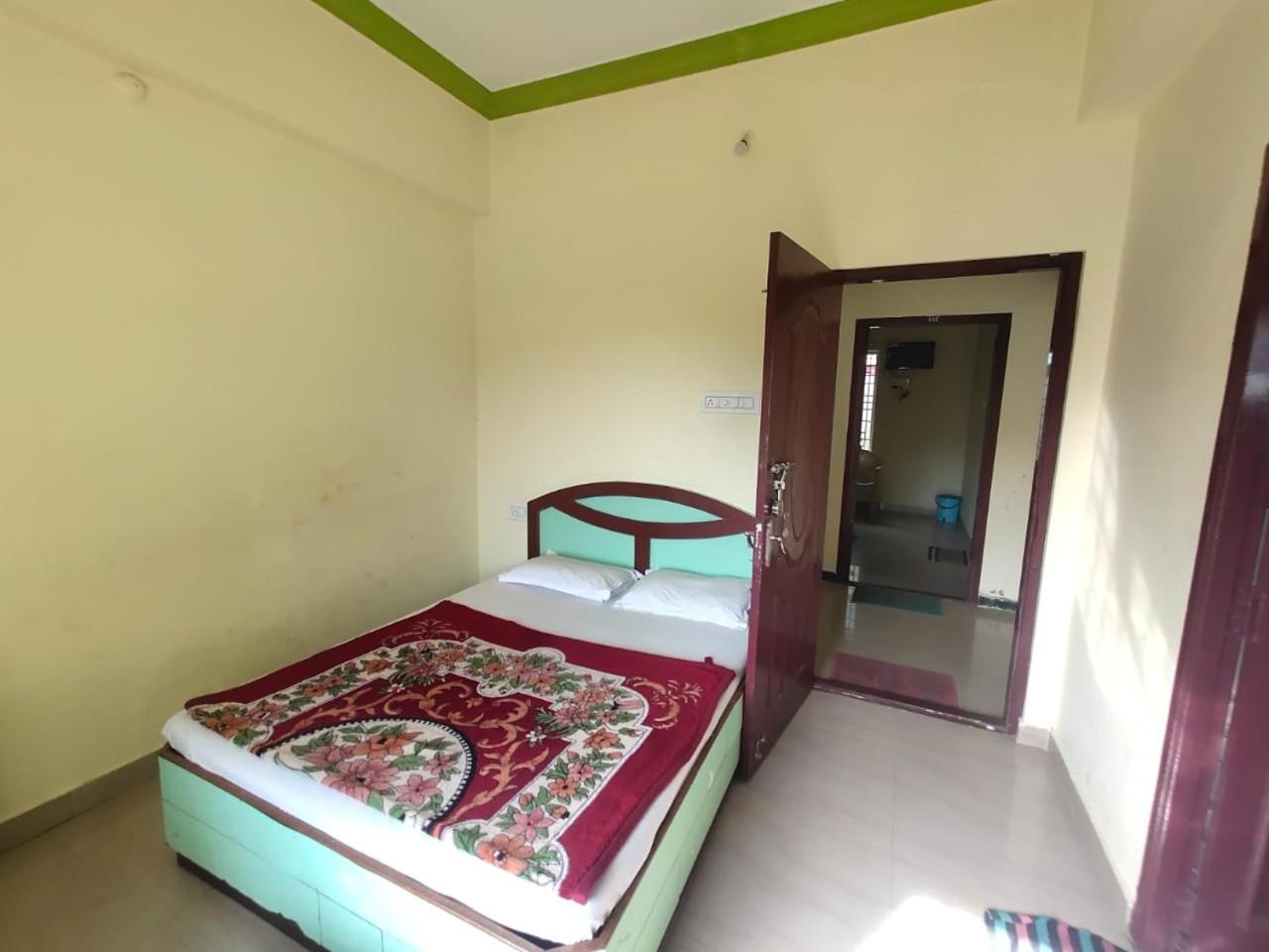 Hotel Ruchi Йеркод Экстерьер фото