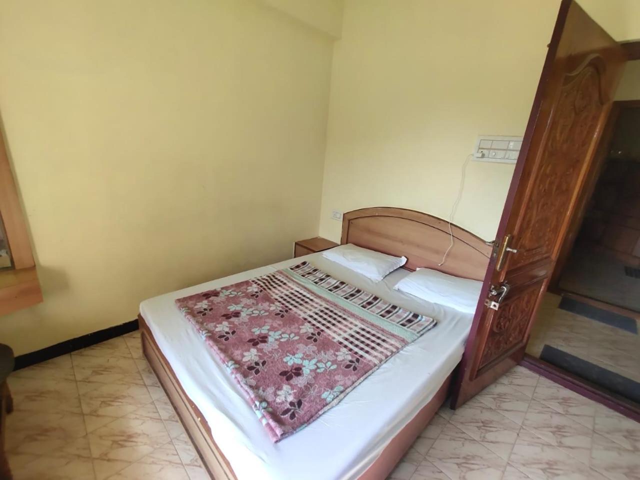 Hotel Ruchi Йеркод Экстерьер фото
